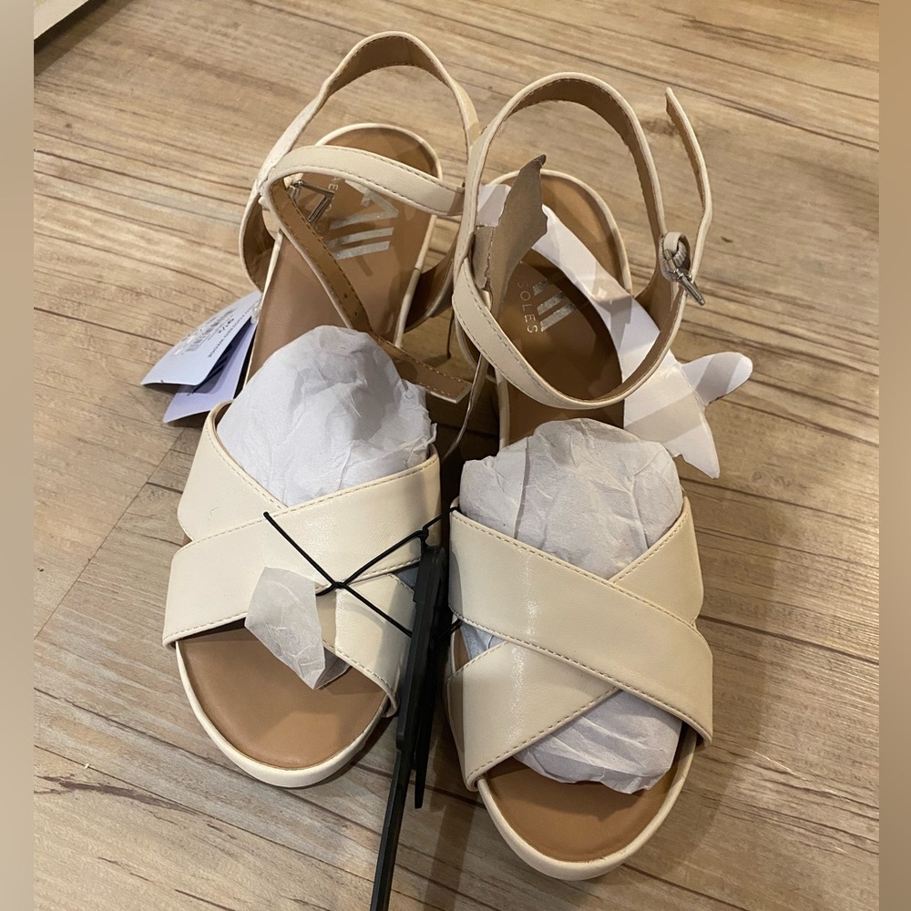 Women's Wedge Cream Sandals - Aerosoles